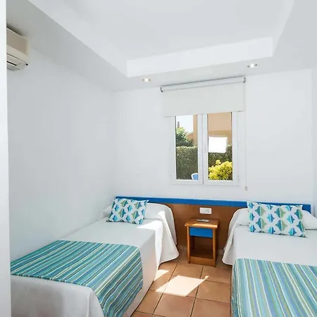 Villas Amarillas * Cala Blanca (Menorca)